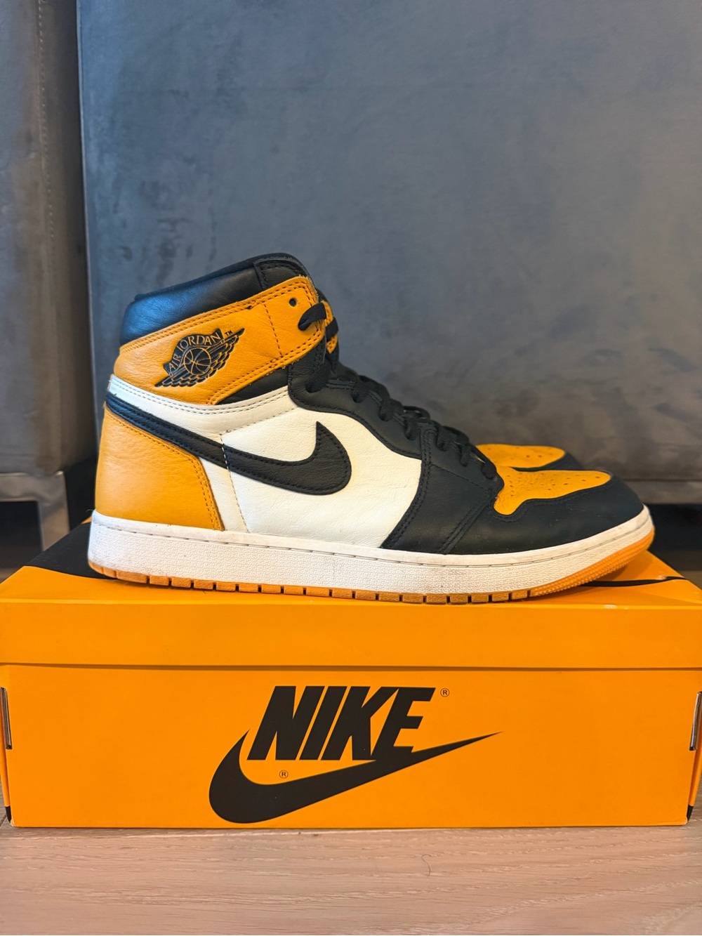 Air Jordan 1 retro high top OG taxi size 12.5 555088-711 yellow toe